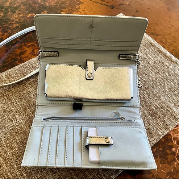 Liz Claiborne Crossbody - Picture 4 of 11